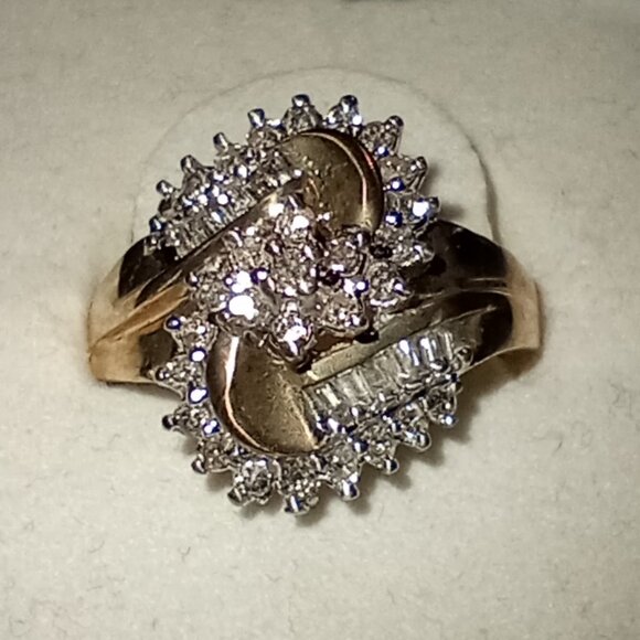 10Kt Yellow Gold Diamond “Super Star” Swirl Ring